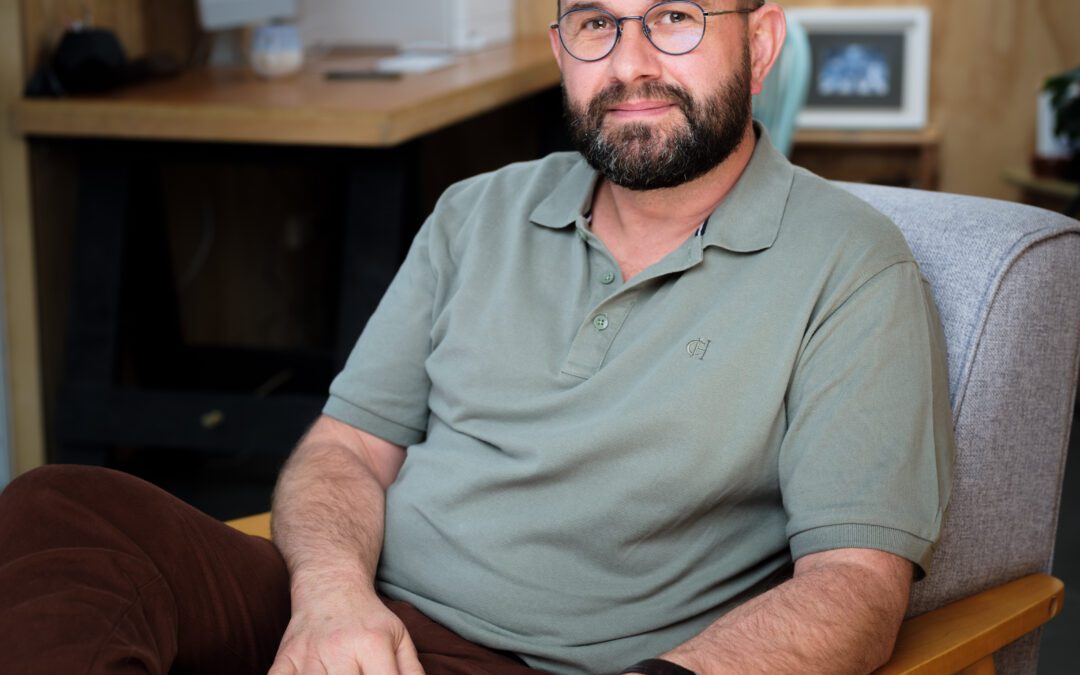 Resilience and Middle Management Burnout: How One-to-One Coaching Builds Sustainable Leaders